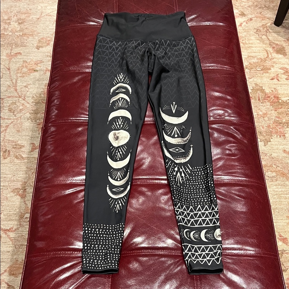 Onzie Black and Gray leggings‎